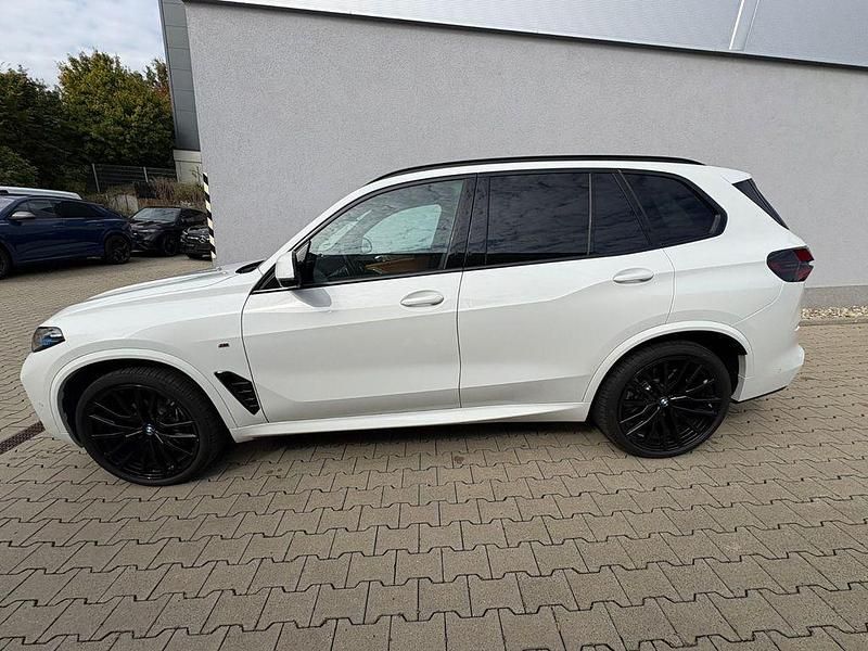 Gebraucht BMW X5 M Sport 298 PS (219 kW) 2025 Weiß SUV
