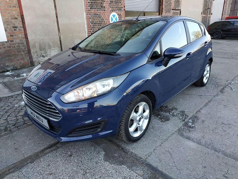 Gebraucht Ford Fiesta 80 PS (58 kW) 2014 Blau Kleinwagen
