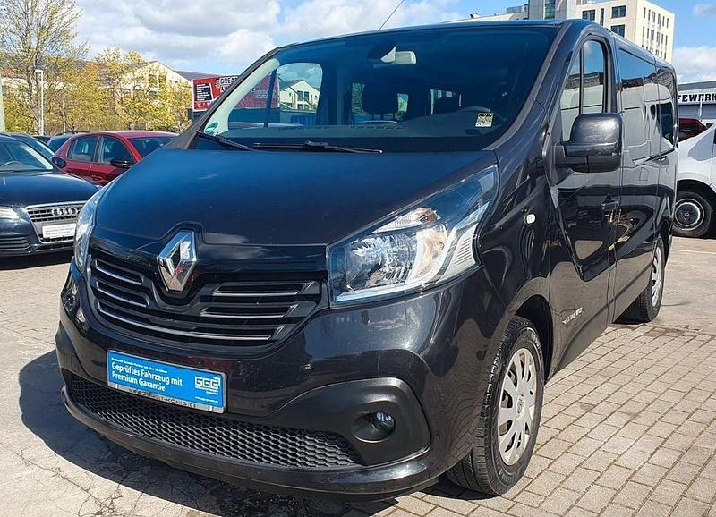 Second-hand Renault Trafic Expression 125 CP (91 kW) 2016 Negru Monovolum