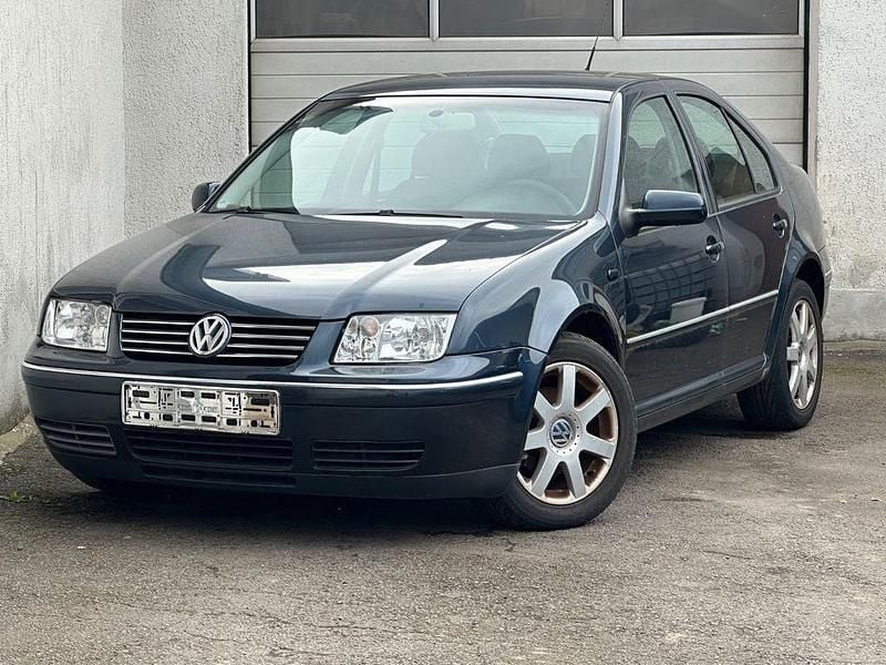 Gebraucht VW Bora 116 PS (85 kW) 2004 Blau Limousine