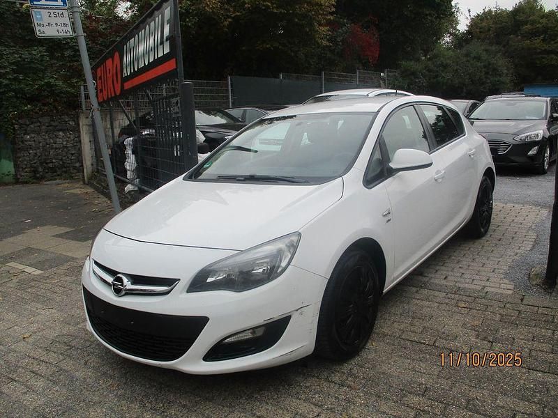 Weiß Gebraucht 2013 Opel Astra Active Limousine | 4.700 € (Guter Preis) - Bild 1/4