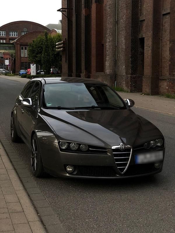 Grau Gebraucht 2009 Alfa Romeo 159 Kombi | 2.450 € (Guter Preis) - Bild 1/4