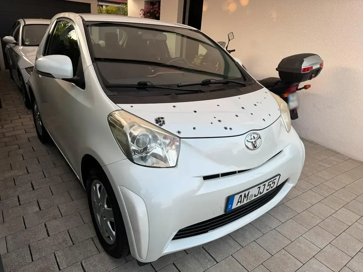 Gebraucht Toyota iQ 68 PS (50 kW) 2011 Weiß Kleinwagen