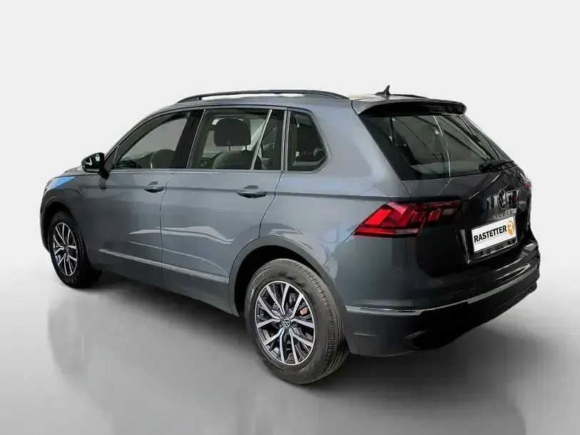 Gebraucht VW Tiguan Life 150 PS (110 kW) 2023 Delfingrau metallic SUV