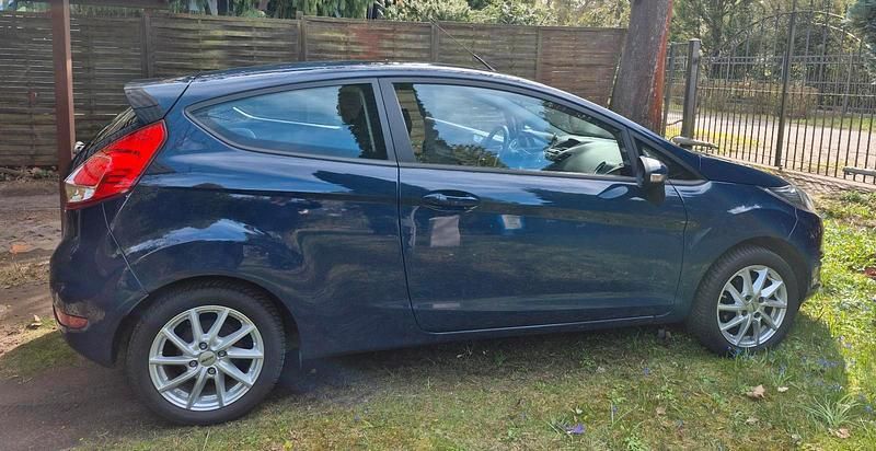 Gebraucht Ford Fiesta Trend 60 PS (44 kW) 2017 Blau Kleinwagen