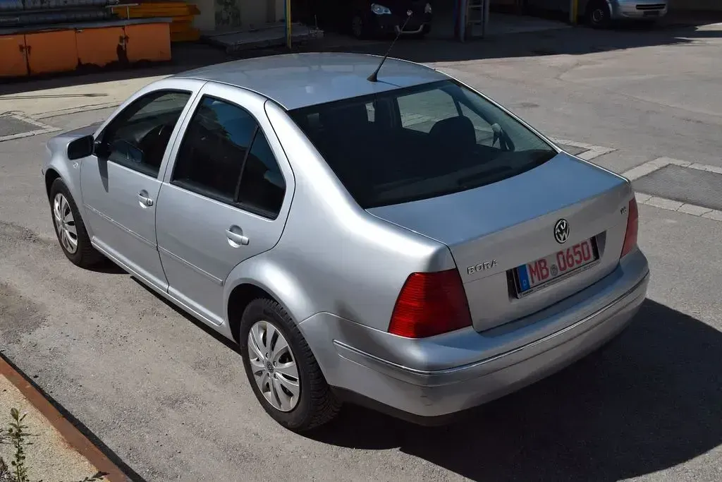 Gebraucht VW Bora Highline 105 PS (77 kW) 2003 Silber Limousine