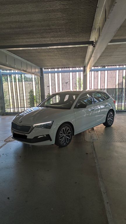 Weiß Gebraucht 2019 Skoda Scala SportLine Kleinwagen | 18.000 € (Fairer Preis) - Bild 1/4