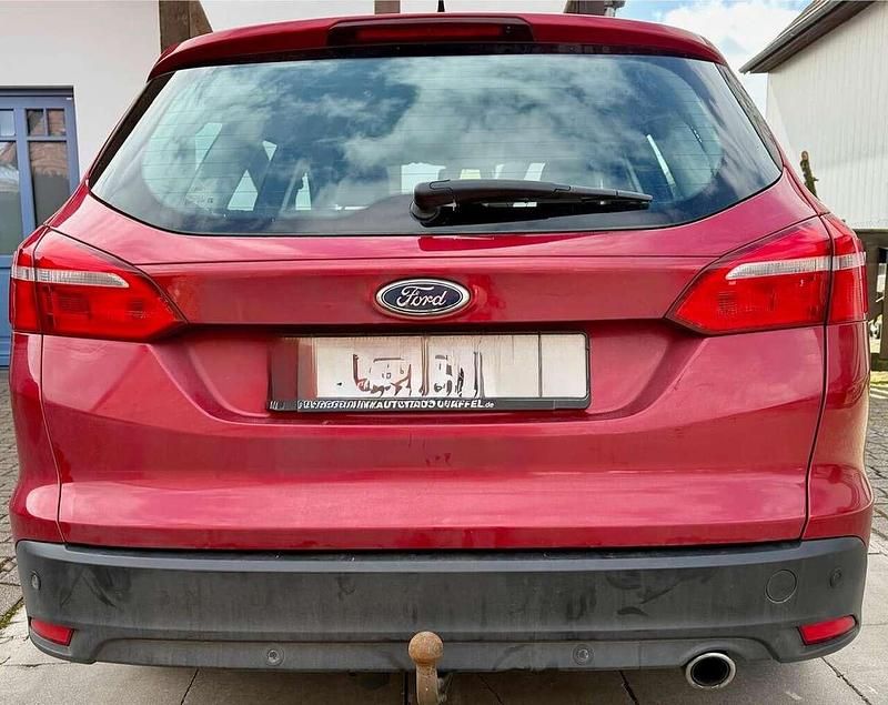 Gebraucht Ford Focus Titanium 150 PS (110 kW) 2015 Rot Kombi
