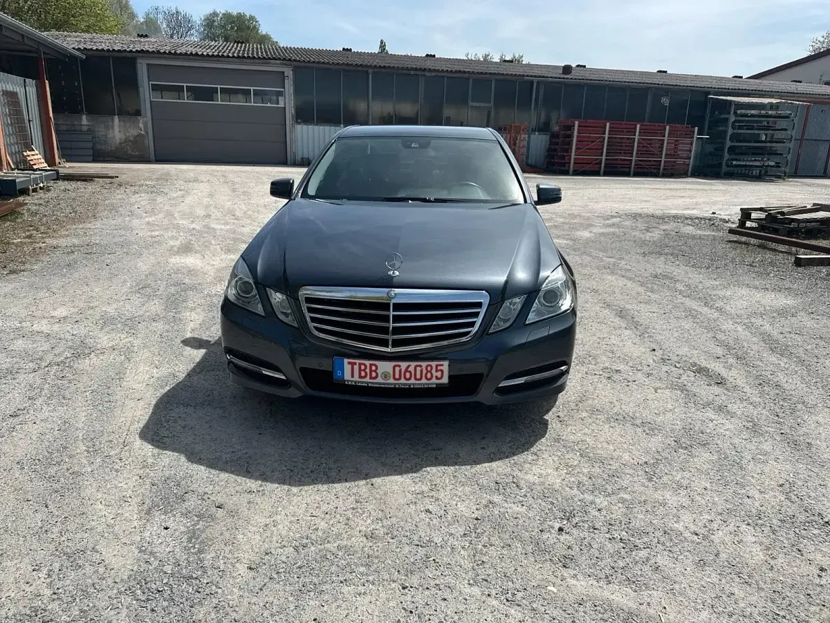 Second-hand Mercedes E300 231 CP (169 kW) 2012 Berlinǎ