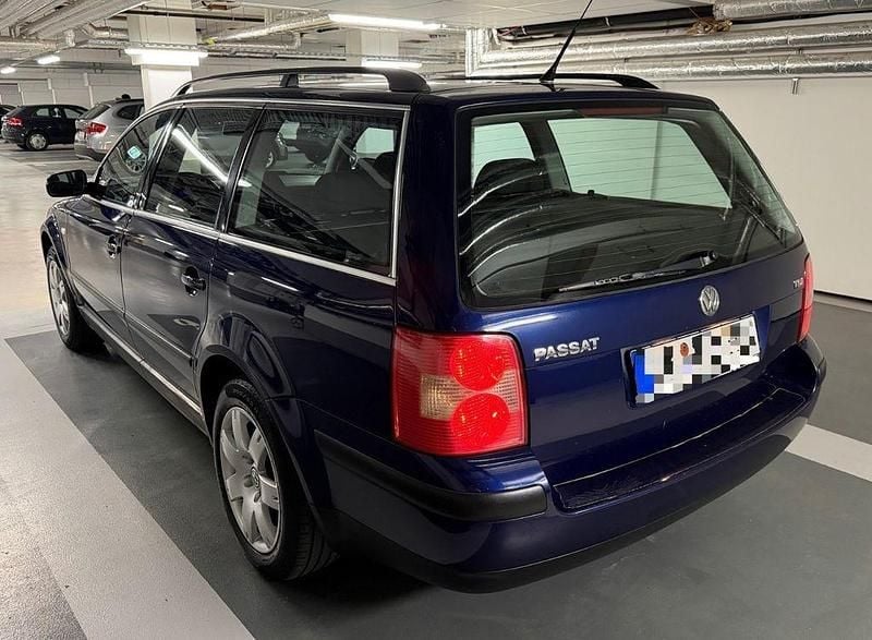 Usata VW Passat 131 CV (96 kW) 2001 Blu Station wagon