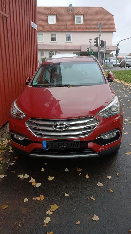 Rot Gebraucht 2017 Hyundai Santa Fe Premium SUV | 19.990 € (Superpreis) - Bild 1/4