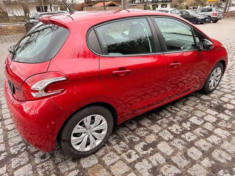 Gebraucht Peugeot 208 Active 82 PS (60 kW) 2015 Rot Kleinwagen