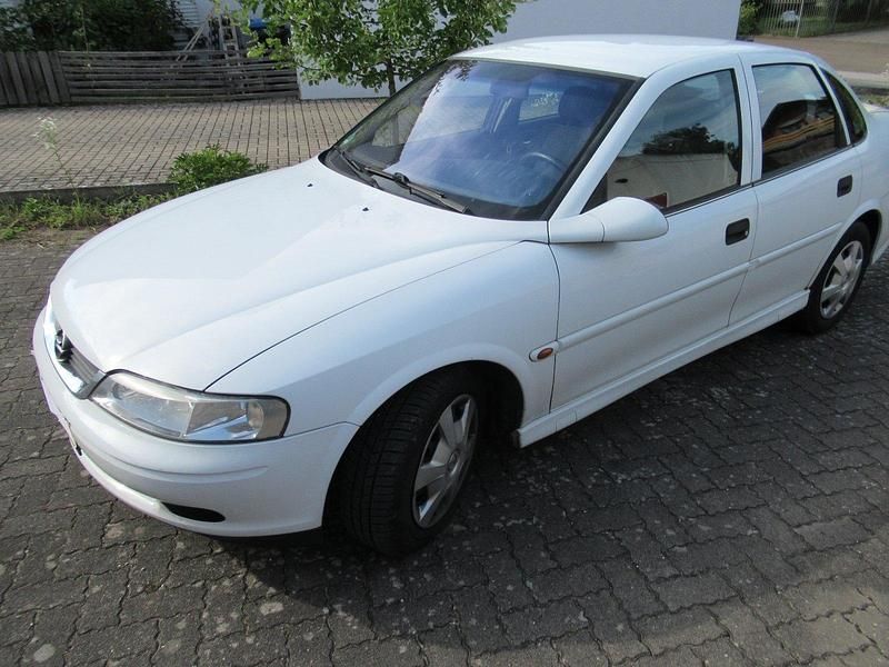 Gebraucht Opel Vectra 101 PS (74 kW) 2000 Weiß Limousine