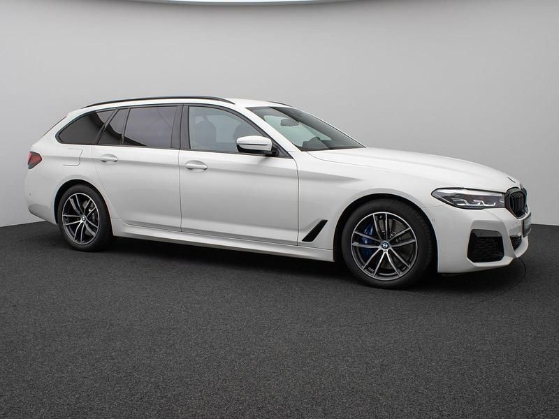Gebraucht BMW 530 M Sport 286 PS (210 kW) 2022 Alpinweiss uni300schwarz Limousine
