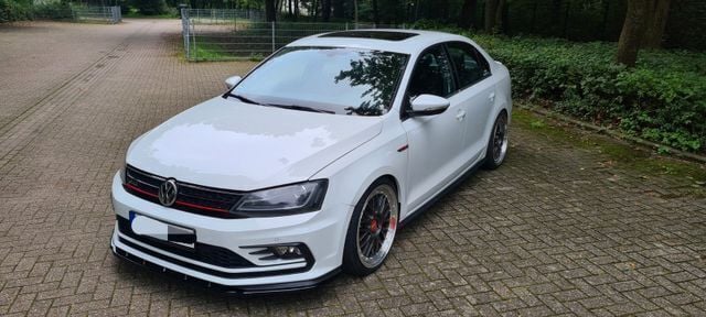Weiß Gebraucht 2017 VW Jetta Limousine | 18.900 € - Bild 1/4