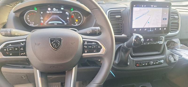 Neu Peugeot Boxer 179 PS (131 kW) 2026 Silber Van