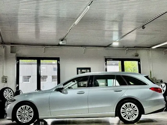 Gebraucht Mercedes C200 Avantgarde 163 PS (119 kW) 2022 Silber Limousine