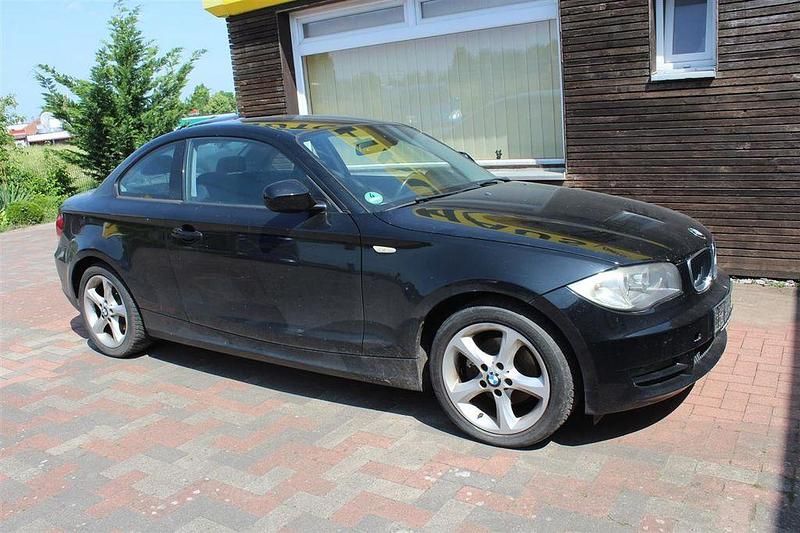 Schwarz Gebraucht 2010 BMW 118 Kleinwagen | 2.480 € (Guter Preis) - Bild 1/4