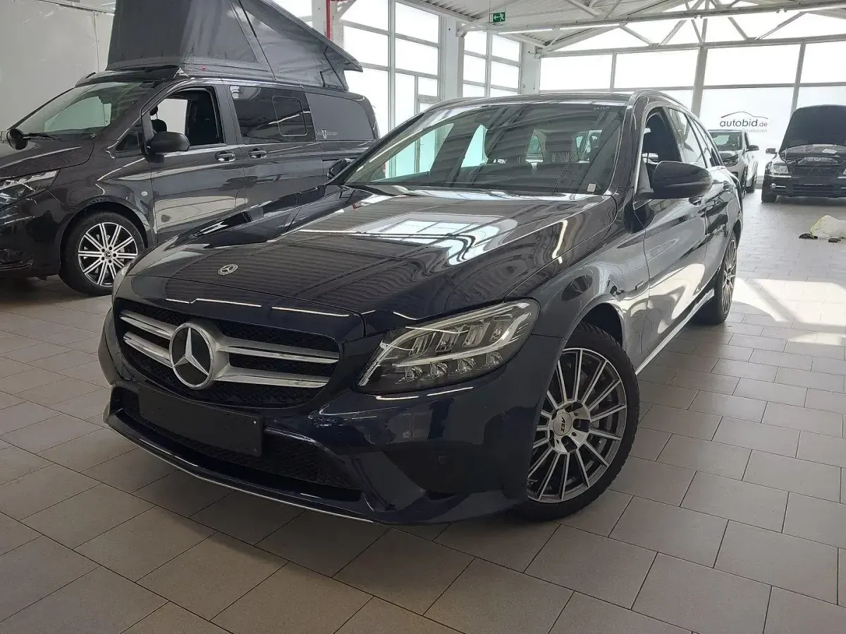 Gebraucht Mercedes C300e 211 PS (155 kW) 2021 Blau Kombi