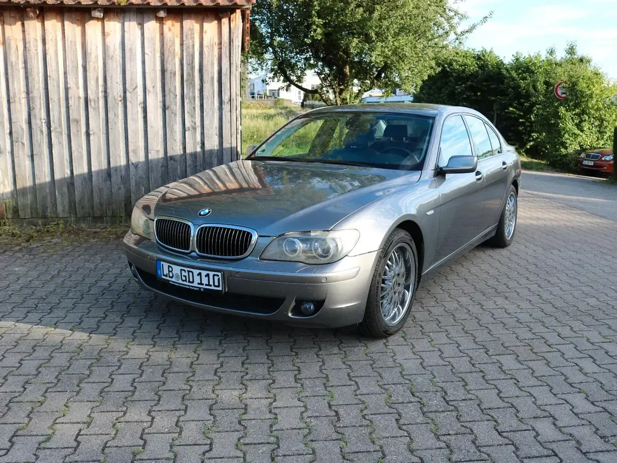 Gebraucht BMW 740 306 PS (225 kW) 2005 Silber Limousine