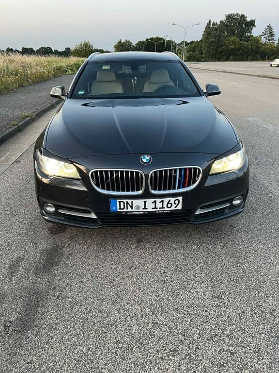 Grau Gebraucht 2014 BMW 520 Luxury Line Kombi | 9.500 € (Superpreis) - Bild 1/4