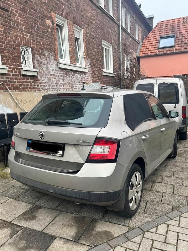 Gebraucht Skoda Fabia 60 PS (44 kW) 2016 Grau Limousine