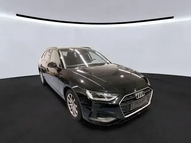 Second-hand Audi A4 Advanced 150 CP (110 kW) 2022 Negru Berlinǎ