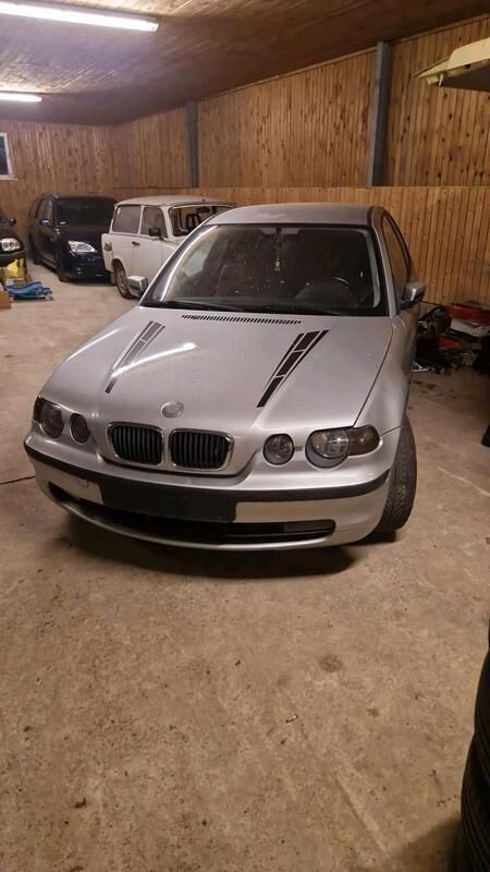 Silber Gebraucht 2002 BMW 316 Compact M Sport Kleinwagen | 750 € - Bild 1/4