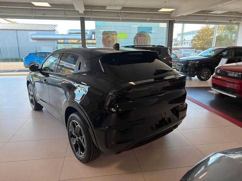 Neu Alfa Romeo GT Junior 145 PS (106 kW) 2025 Schwarz SUV