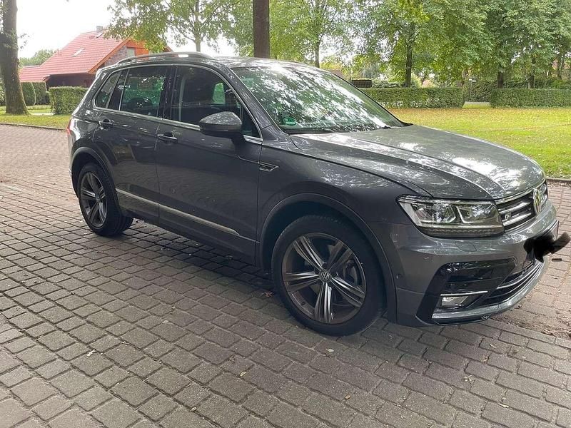 Grau Gebraucht 2020 VW Tiguan Highline SUV | 27.500 € (Superpreis) - Bild 1/4