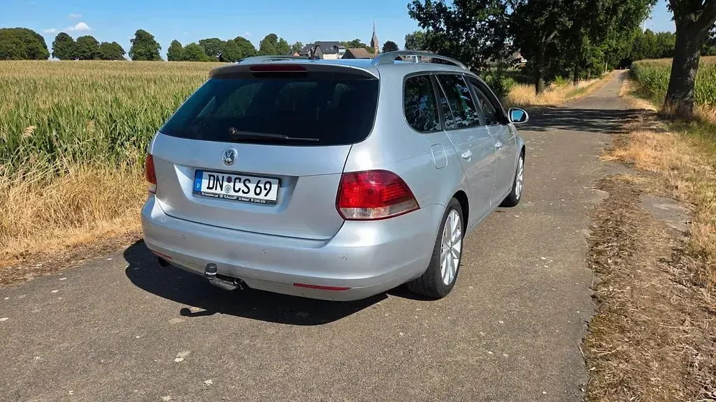 Gebraucht VW Golf VI Comfortline 105 PS (77 kW) 2011 Silber Kleinwagen