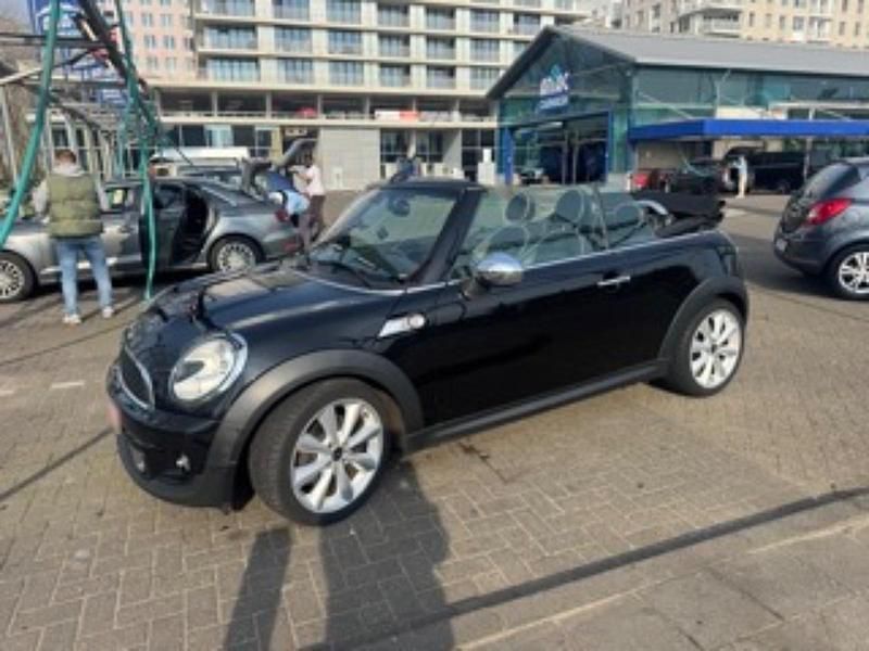 Käytetty Mini Cooper SD Cabriolet 143 HP (105 kW) 2013 Musta Avoauto