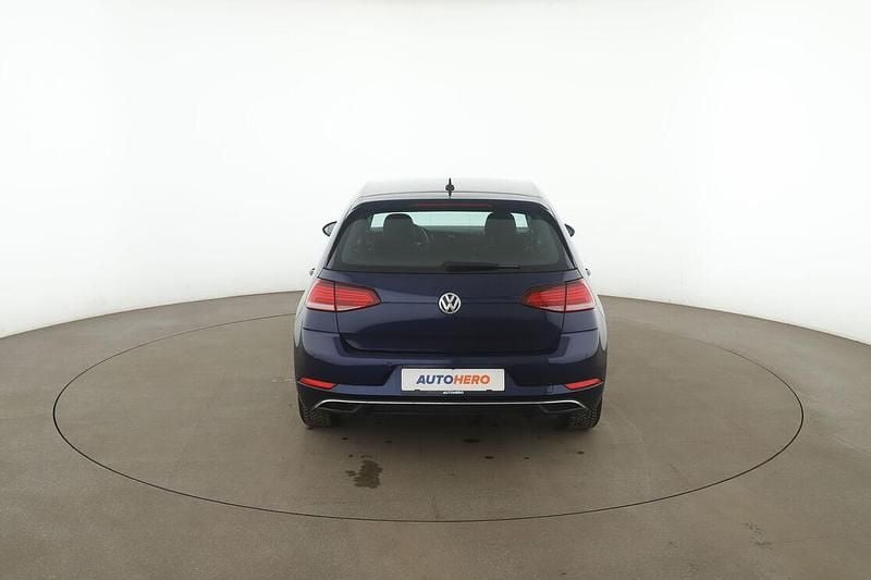 Gebraucht VW Golf VII Comfortline 131 PS (96 kW) 2019 Blau Limousine