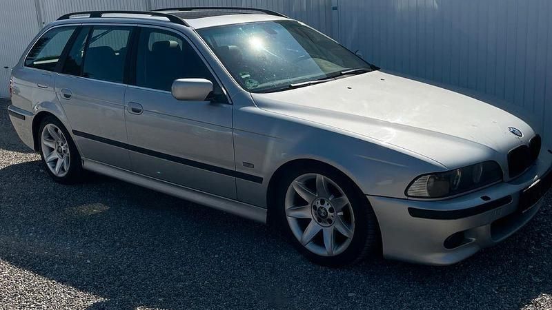 Silber Gebraucht 2001 BMW 520 Sport Line Kombi | 2.320 € (Fairer Preis) - Bild 1/4