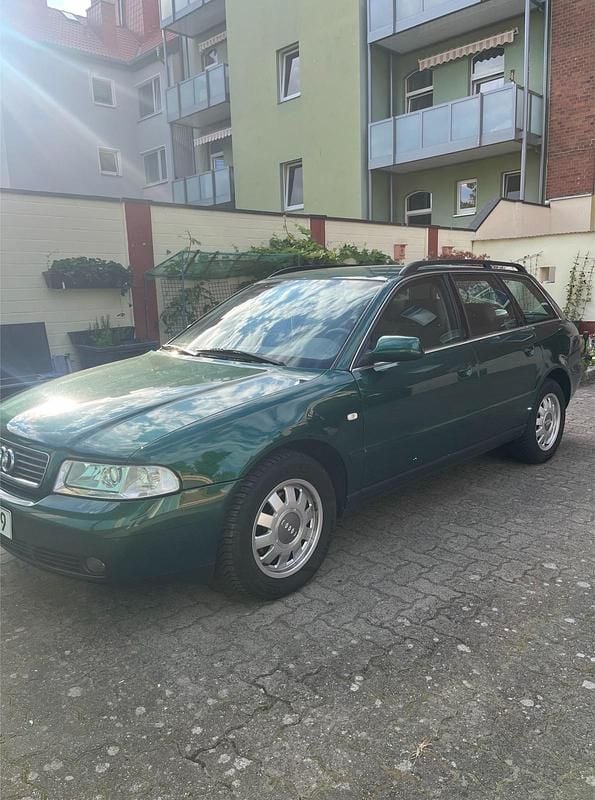 Grün Gebraucht 1999 Audi A4 Kombi | 1.900 € (Fairer Preis) - Bild 1/4
