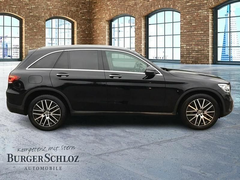 Gebraucht Mercedes GLC300 245 PS (180 kW) 2022 Unilack schwarz SUV