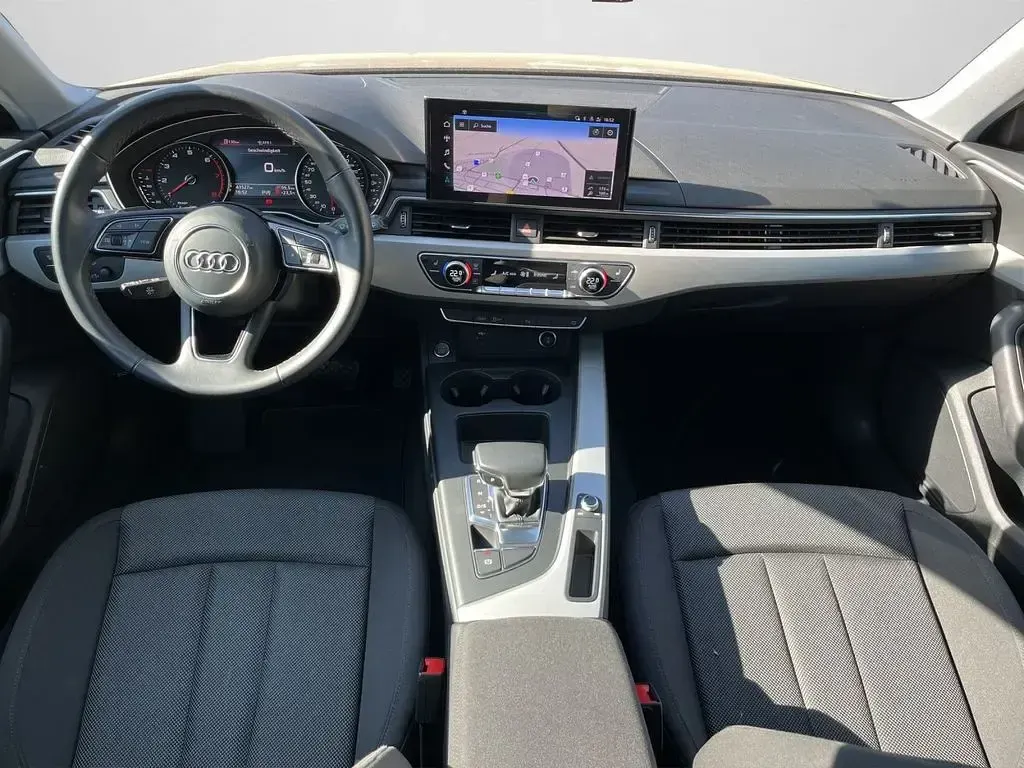 Gebraucht Audi A4 S-Line 150 PS (110 kW) 2023 Mythosschwarz metallic (metallic) Kombi