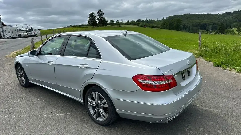 Gebraucht Mercedes E300 Avantgarde 231 PS (169 kW) 2012 Silber Limousine