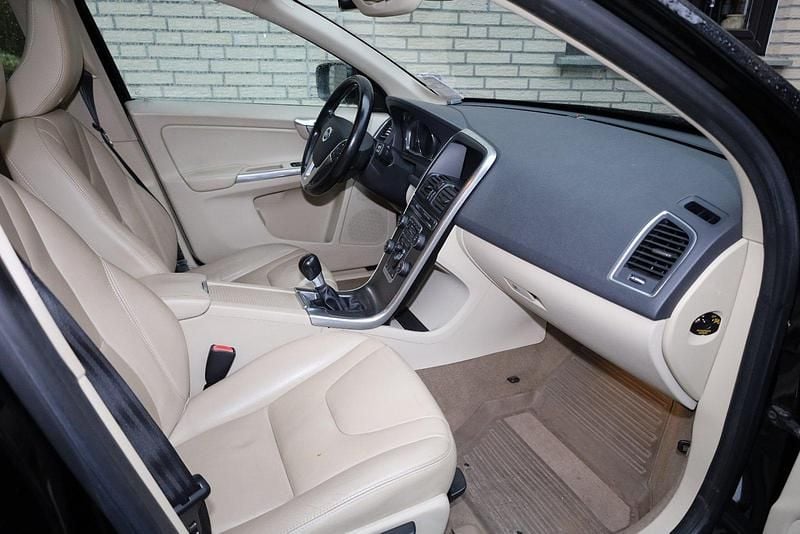 Schwarz Gebraucht 2014 Volvo XC60 Summum SUV | 11.599 € (Guter Preis) - Bild 1/4