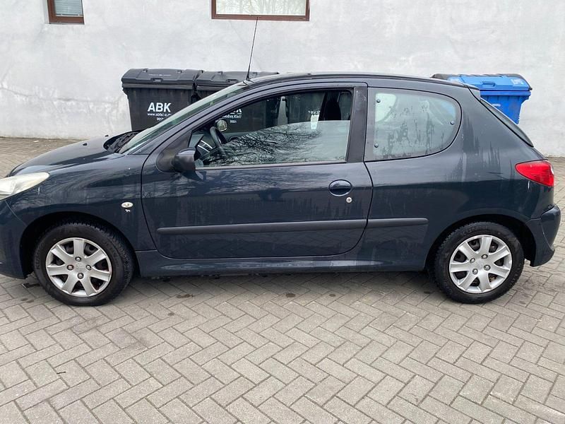 Gebraucht Peugeot 206 Basis 75 PS (55 kW) 2009 Schwarz Kleinwagen