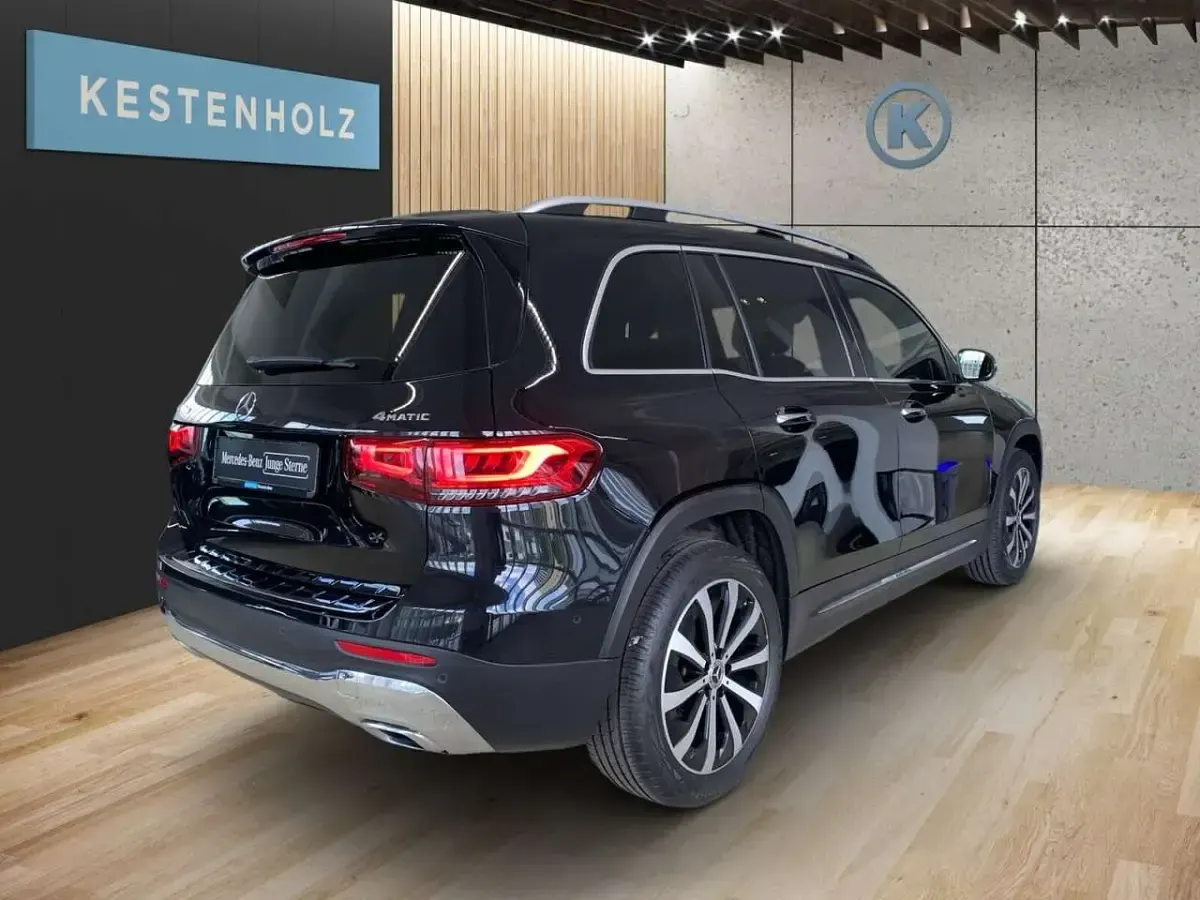 Gebraucht Mercedes GLB200 150 PS (110 kW) 2023 Lack kosmosschwarz SUV