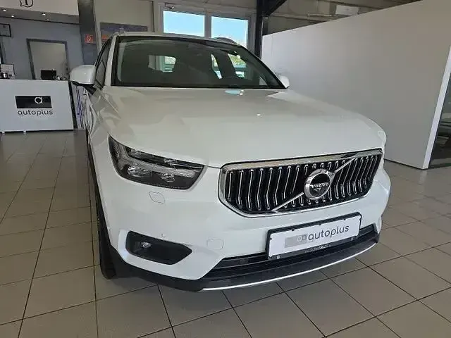 Używany Volvo XC40 Plus 197 KM (144 kW) 2022 Beżowy SUV