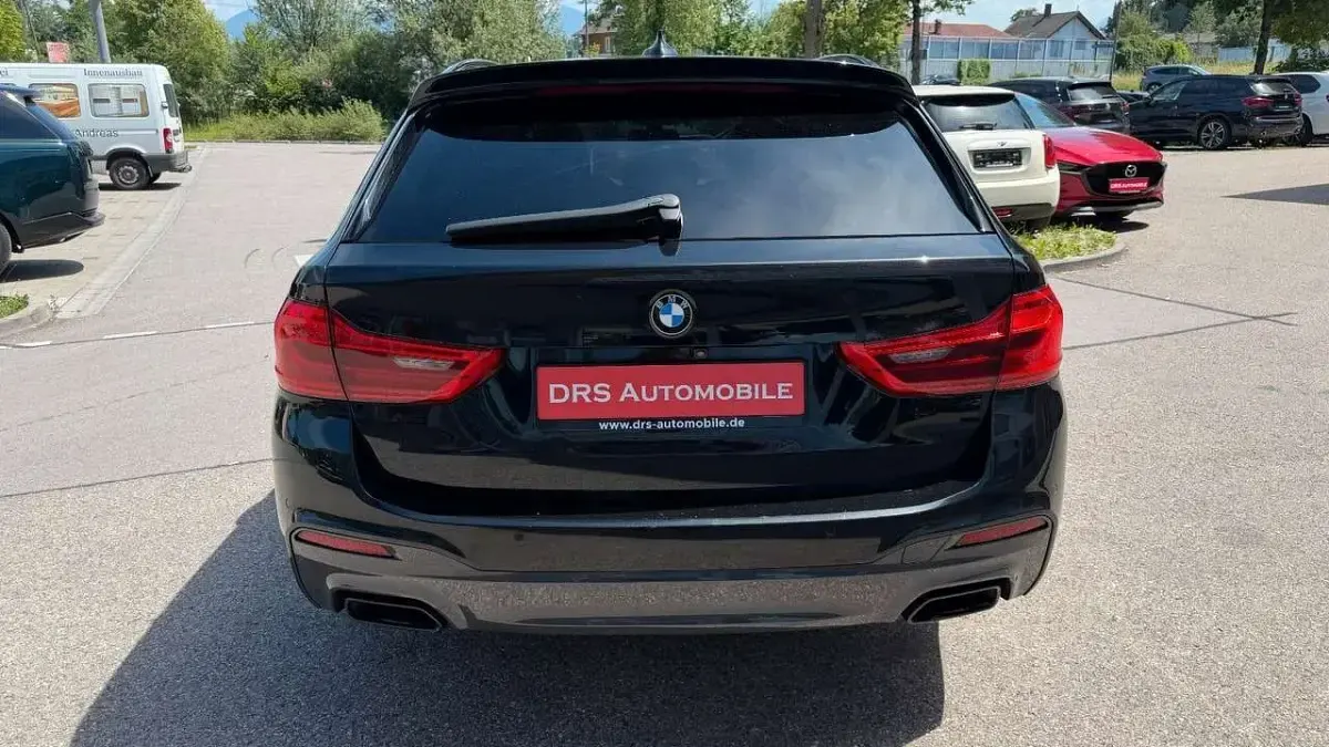 Gebraucht BMW 550 400 PS (294 kW) 2019 Black sapphire metallic Kombi