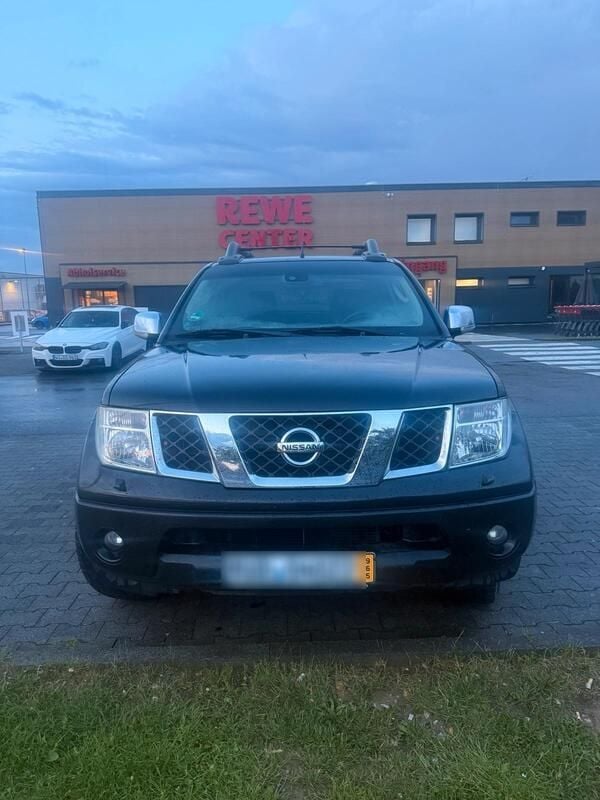 Weiß Gebraucht 2009 Nissan Navara Abholung | 6.500 € (Superpreis) - Bild 1/4