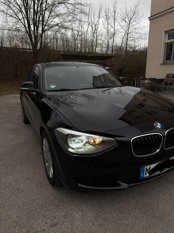 Gebraucht BMW 114 102 PS (75 kW) 2013 Schwarz Kleinwagen