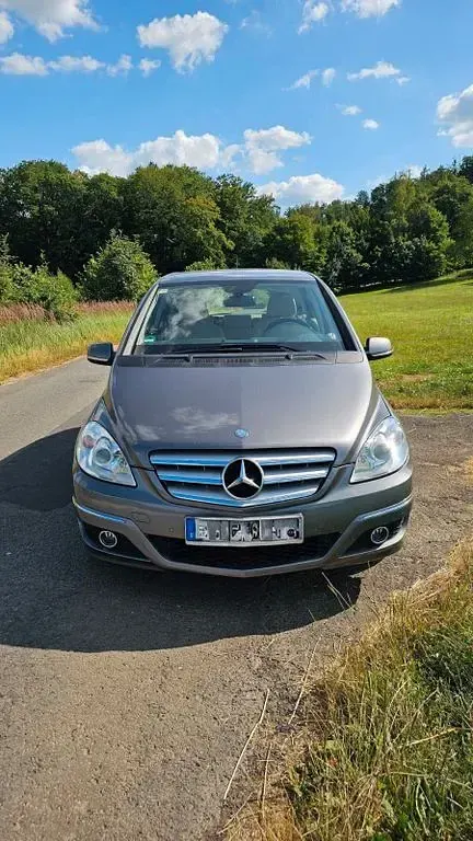 Gebraucht Mercedes B150 95 PS (69 kW) 2009 Grau Van / Kleinbus