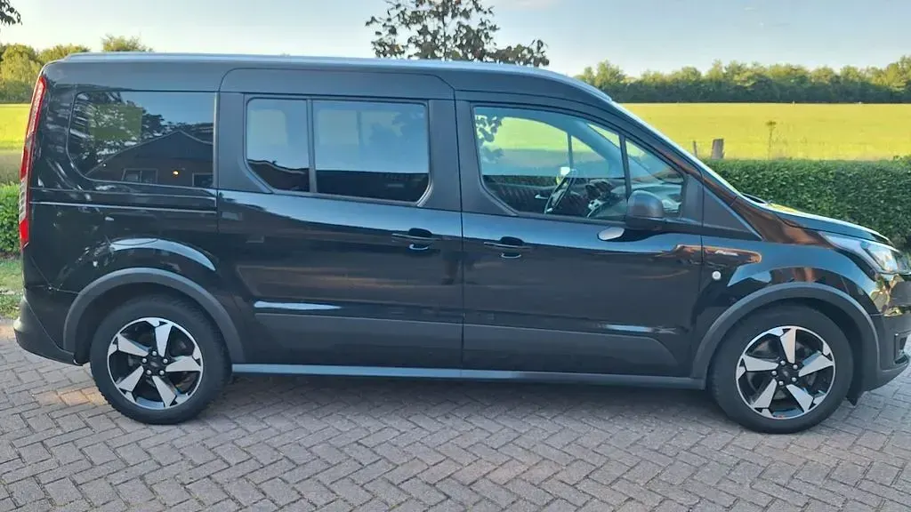 Gebraucht Ford Tourneo Titanium 120 PS (88 kW) 2021 Schwarz Van / Kleinbus