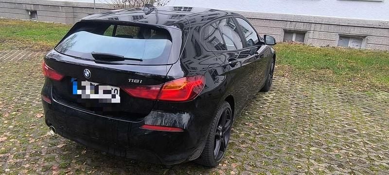 Schwarz Gebraucht 2021 BMW 116 Advantage Kleinwagen | 14.400 € (Guter Preis) - Bild 1/4