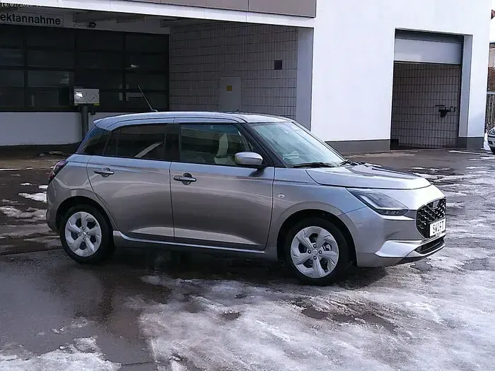 Gebraucht Suzuki Swift Comfort 83 PS (61 kW) 2025 Premium silver metallic Kleinwagen