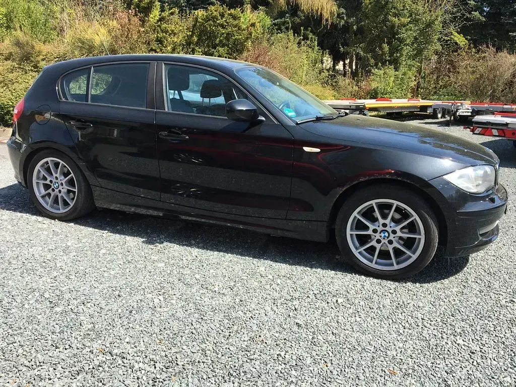 Second-hand BMW 116 122 CP (89 kW) 2009 Negru Hatchback